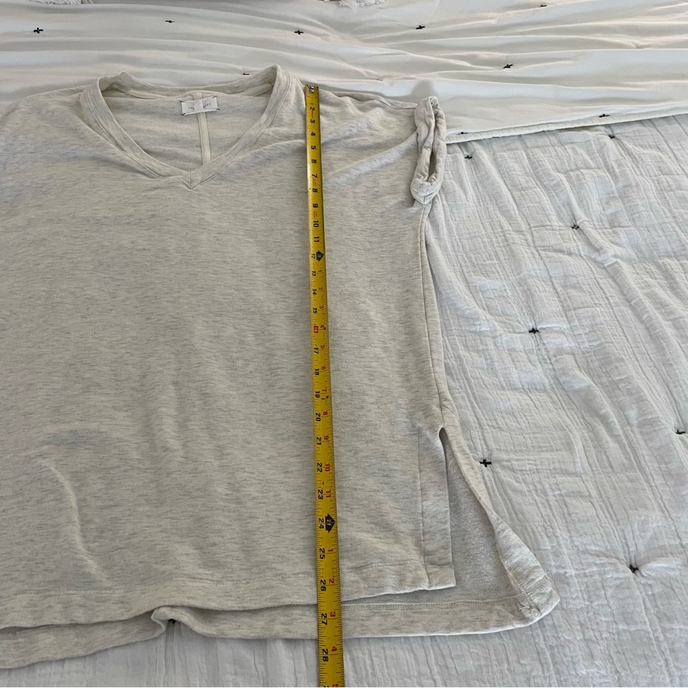 Lou & Grey oatmeal V-Neck short sleeve split sides ultra soft shirt size large - Picture 5 of 8